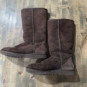 Uggs size 8 chocolate brown
